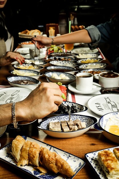 Rico y delicioso desayuno turco