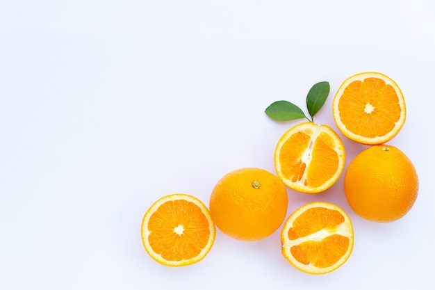 Rico em vitamina c suculento e doce fruta de laranja fresca