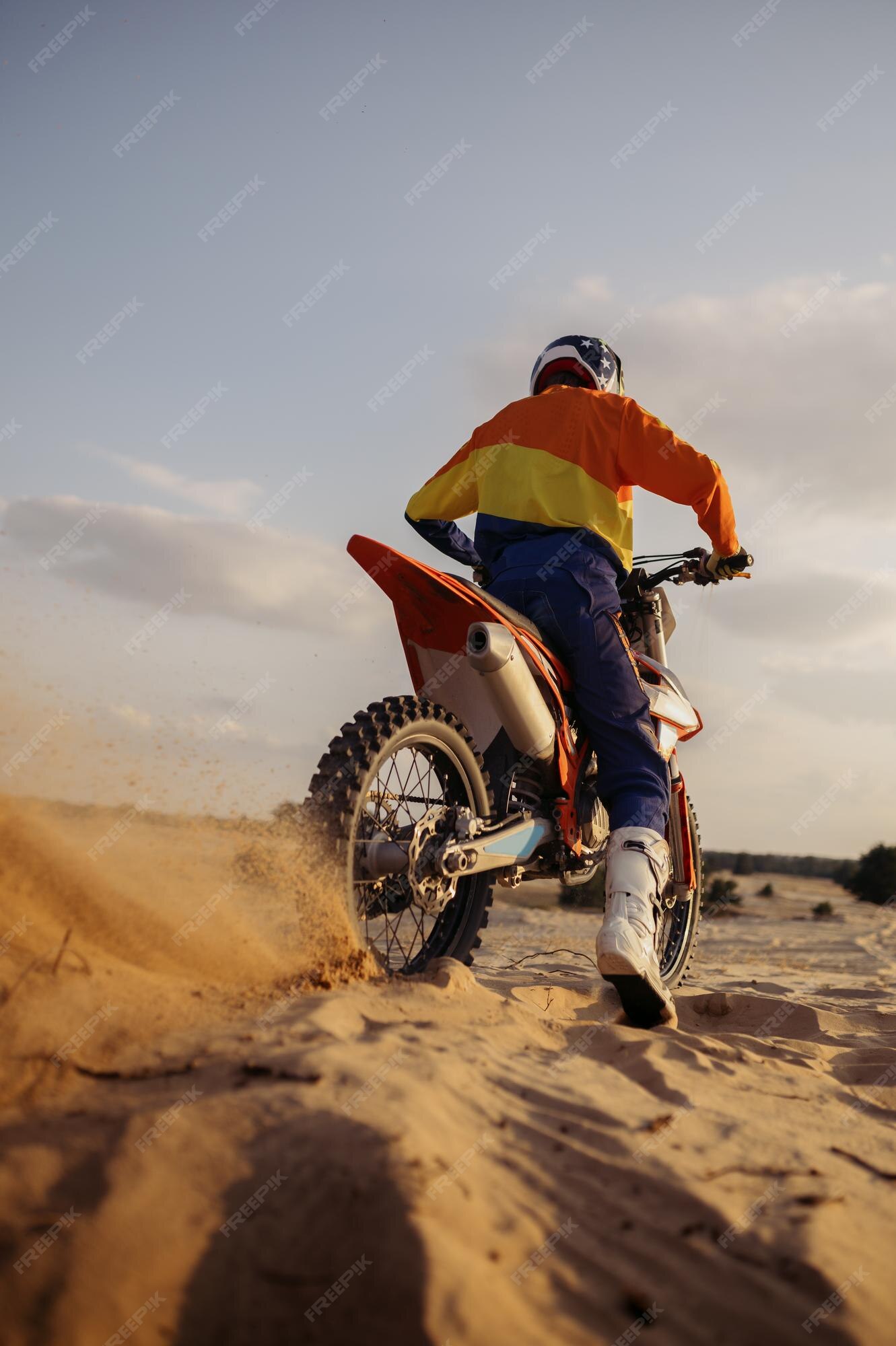 Dando Um Salto De Cada Vez. Uma Fotografia De Um Motocross No Ar Durante  Uma Corrida. Imagem de Stock - Imagem de passatempo, povos: 271731187