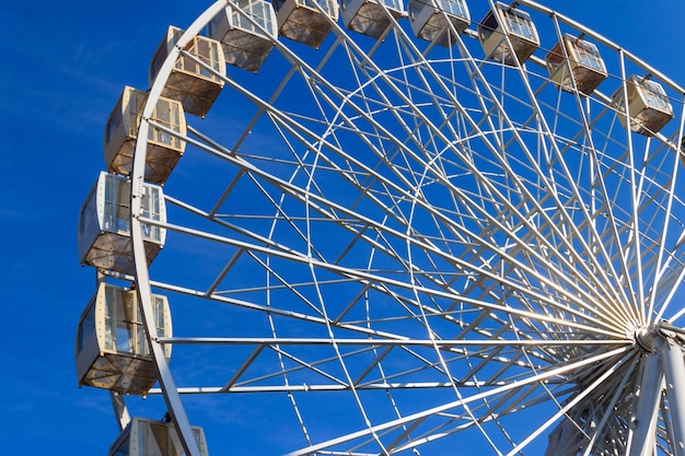 Riesenrad am Kontraktova-Platz in Kiew, Ukraine