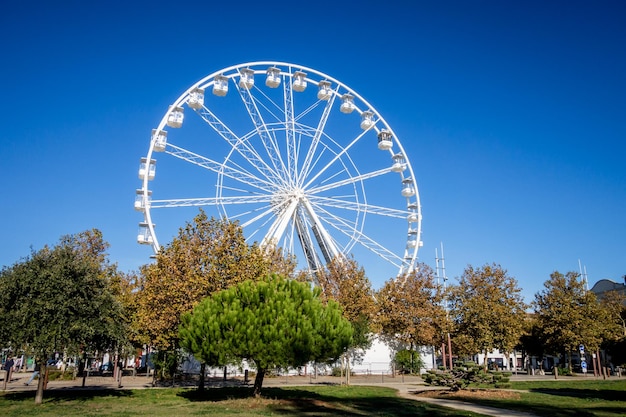 Riesenrad im alten Hafen von La Rochelle, Frankreich