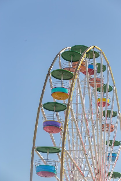 Foto riesenrad im vergnügungspark im freien thailand