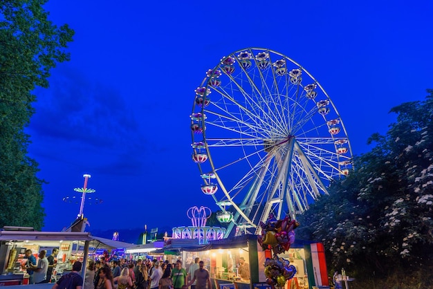 Riesenrad im Vergnügungspark in Lausanne, Schweiz