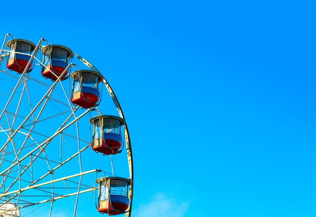 Riesenrad mit sicheren geschlossenen Kabinen