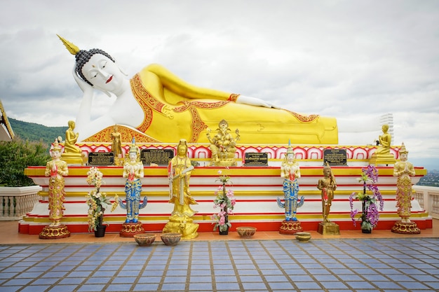 Riesige Buddha-Statue in Pra dieser Doi-Kum-Tempel in Chiang Mai nördlich von Thailand