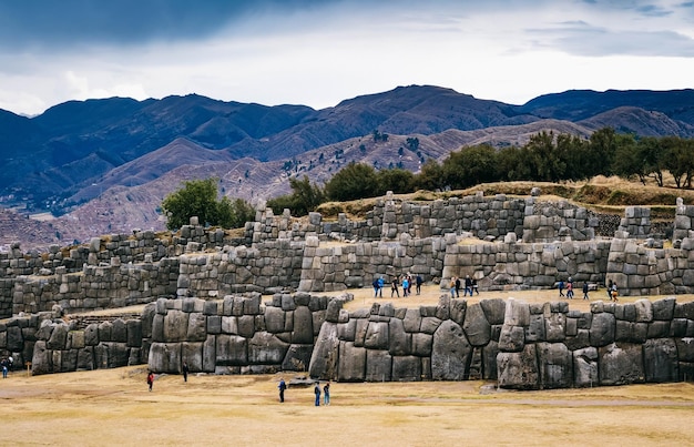 Riesige Steinmauern von Sacsayhuaman in der Nähe von Cusco Peru