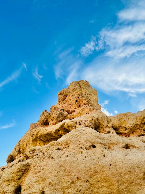 Riffbildung aus Sandstein an der Küste Algar Seco Carvoeiro