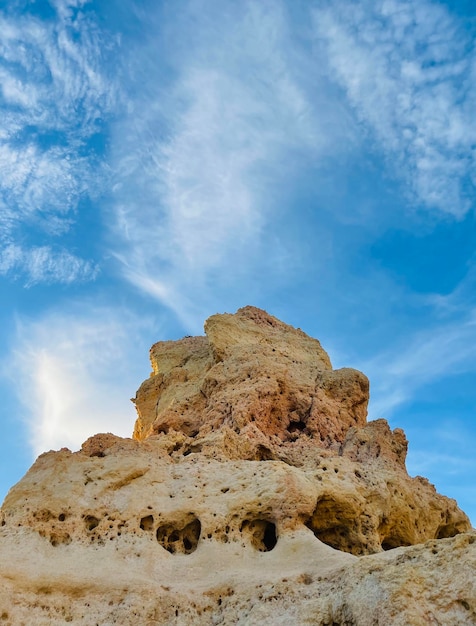 Riffbildung aus Sandstein an der Küste Algar Seco Carvoeiro