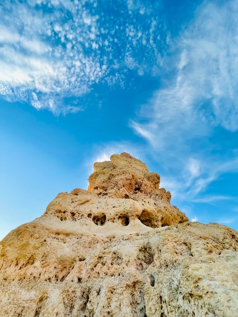 Foto riffbildung aus sandstein an der küste algar seco carvoeiro