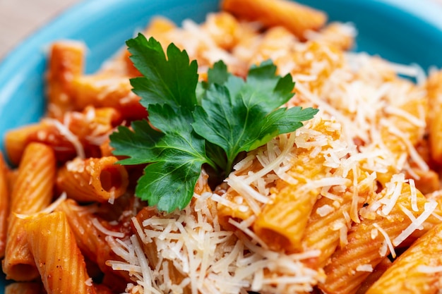 Foto rigatoni com sabor a carne pasta de cozinha italiana molho de carne