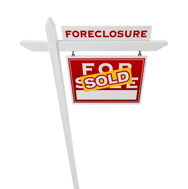 Right Facing Foreclosure Vendido para venda sinal imobiliário isolado em branco