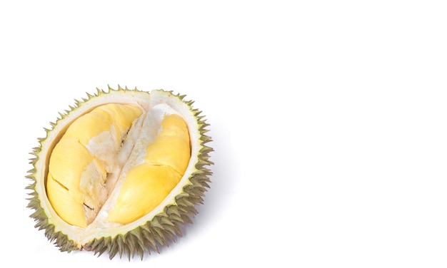 Rinde von Durian hat eine grünbraune Farbe und ist mit vielen Dornen bedeckt. Sein Blitz ist blassgelb süß