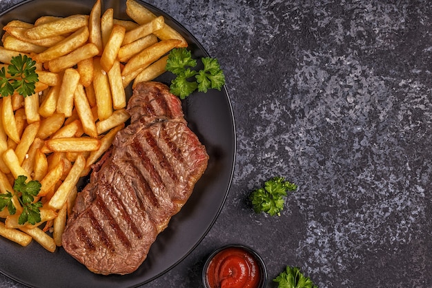 Rindergrillsteak mit Pommes Frites