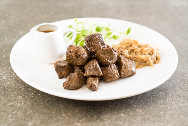 Rindersteak mit Gemüse