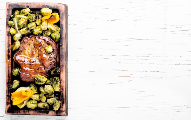 Rindersteaks mit gegrilltem Gemüse