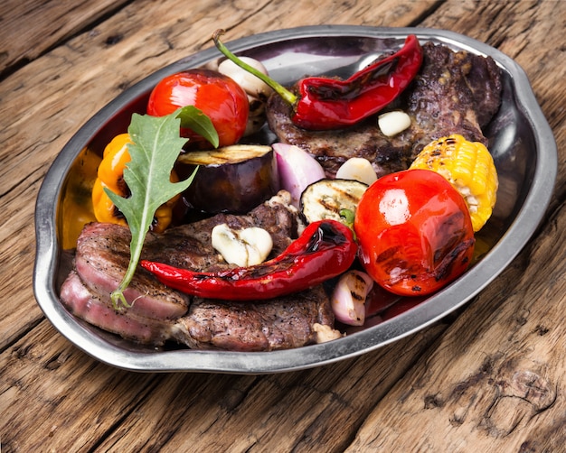 Rindfleisch grillen Fleisch und Gemüse