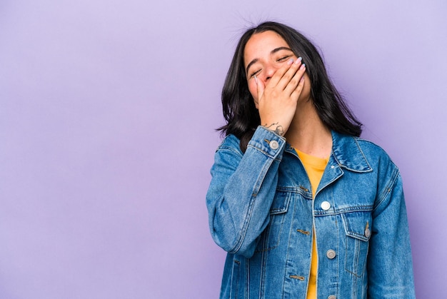 Rindo feliz emoção natural despreocupada