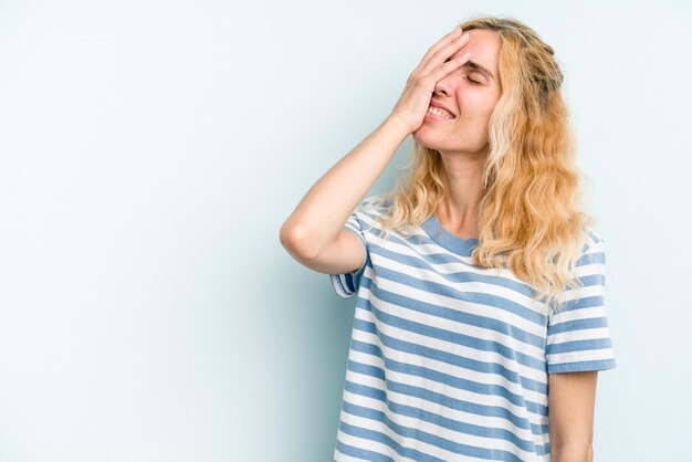 Rindo feliz emoção natural despreocupada