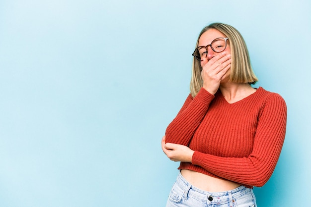 Rindo feliz emoção natural despreocupada