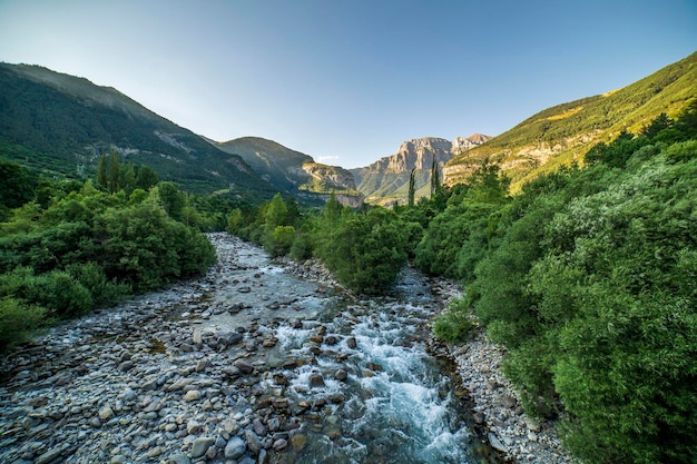 Río Ara en el Parque Nacional de Ordesa y Monte Perdido Aragón Huesca España