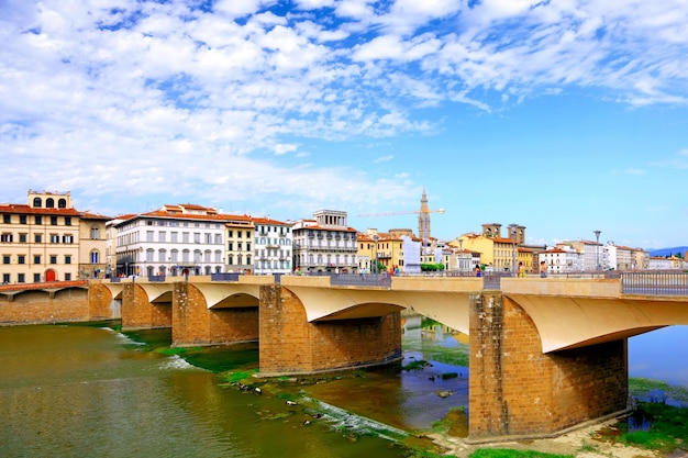 Río Arno en Florencia Toscana Italia Panorama