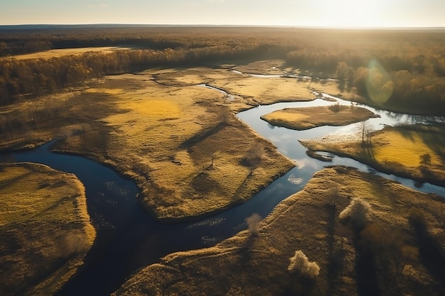 El río atraviesa un campo con un sol de fondo