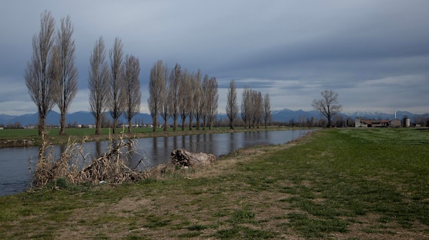 Un río atraviesa la ciudad de Vancouver.