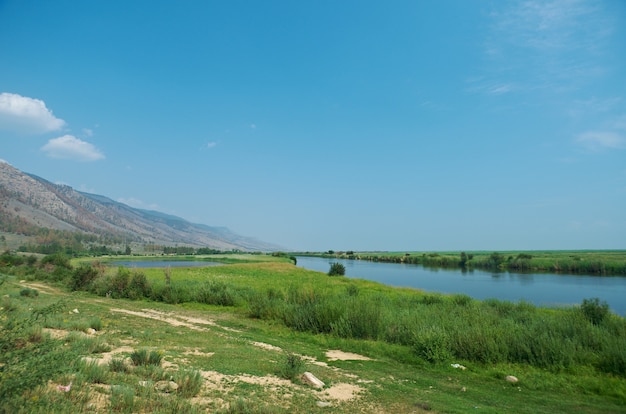 Foto rio barguzin, vale barguzin, buriácia, rússia.