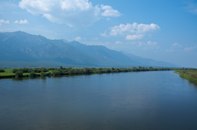 Río Barguzin, valle de Barguzin, Buriatia, Rusia.