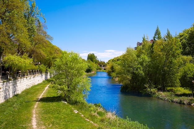 Río Burgos Arlanzon en Castilla León España