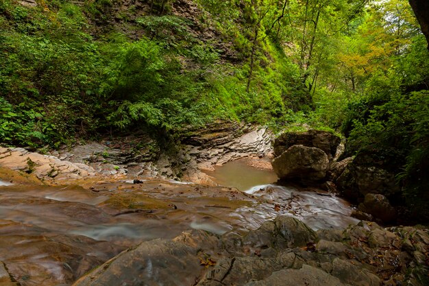 Rio de montanha República da Adygea