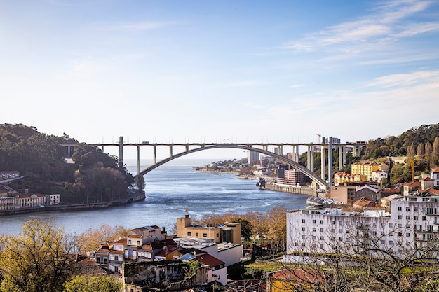 Río Duero en Portugal, con vistas al puente luis IV noviembre de 2019