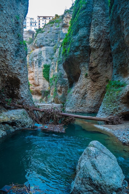 Rio Guadalevín sob a velha ponte de Ronda