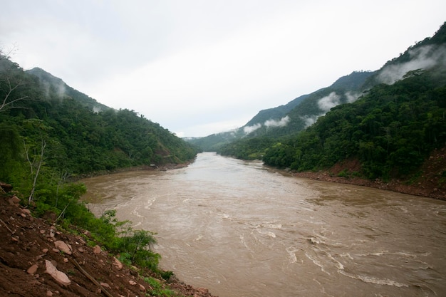 Foto rio huallaga passa perto da cidade de chazuta na selva peruana