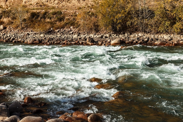 Río Kokemeren, Kyzyl-Oi, Kirguistán