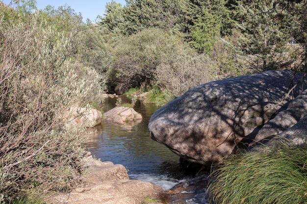 Rio Mazanares na Pedriza, Madrid, Espanha