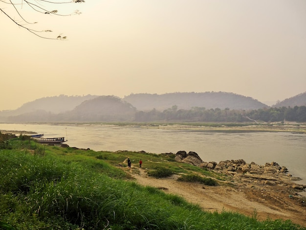 Rio mekong em luang prabang laos