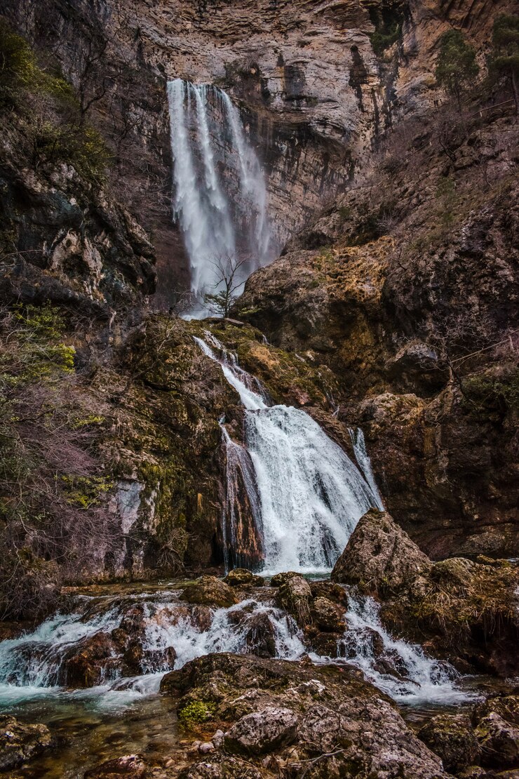 Río de montaña en una provincia de España
