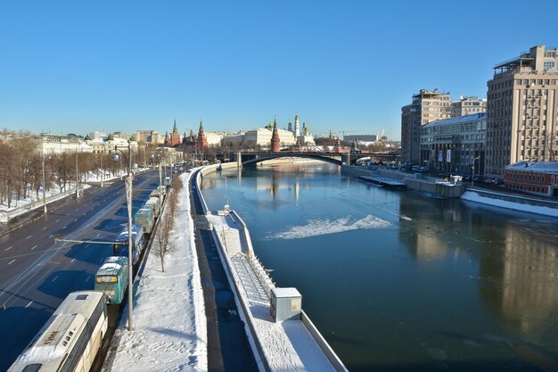 Río de Moscú y el Kremlin