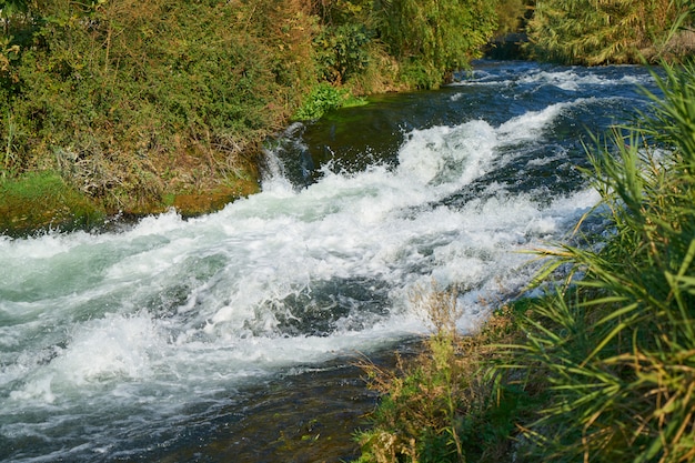 Rio na natureza