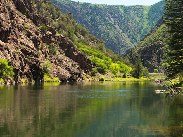 Rio nas montanhas.