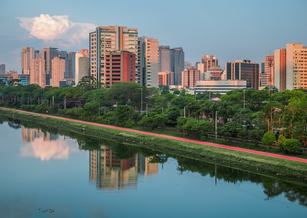 Foto rio pinheiros e ciclovias