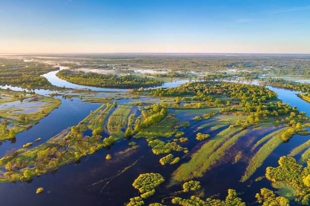 Rio Prypiac' Bielorrússia na primavera