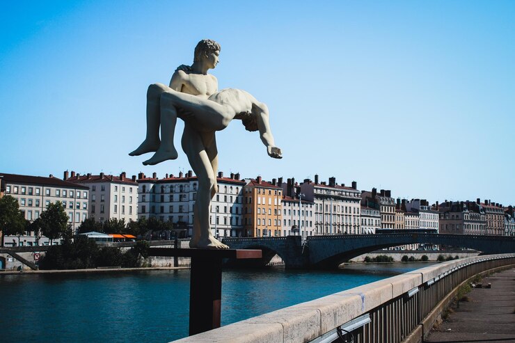 Río y puente en una ciudad de Lyon Francia