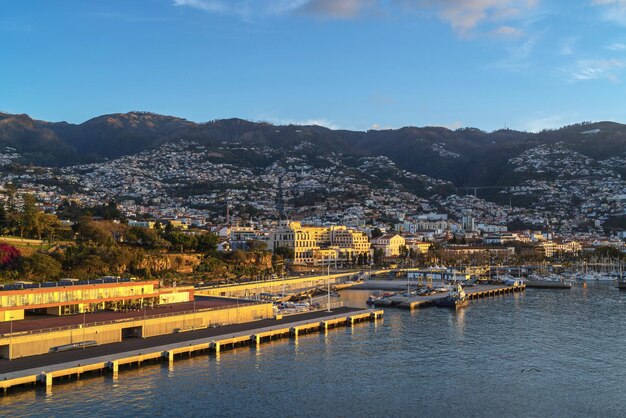 Rio que passa pela cidade