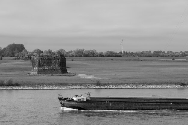 Foto río rin cerca de wesel