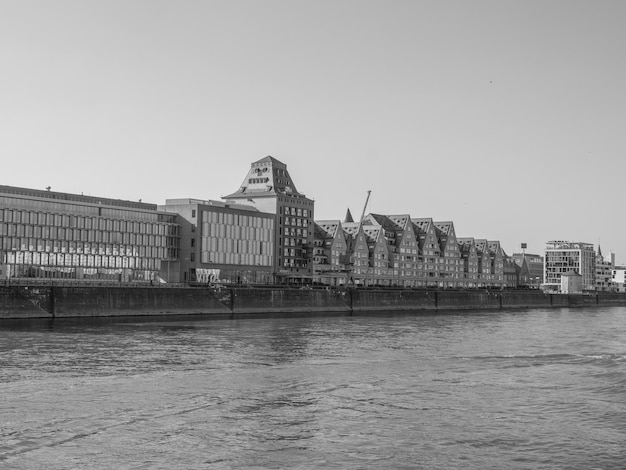 Foto el río rin en colonia