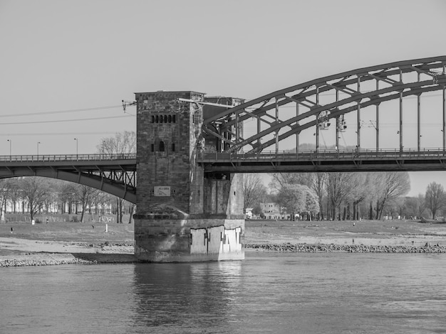 el río Rin en Colonia