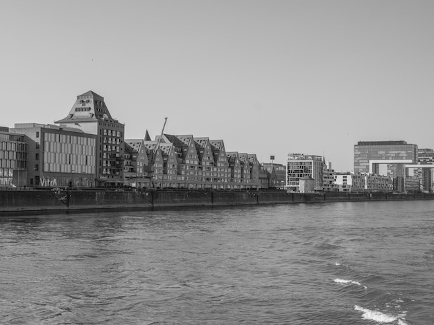 Foto el río rin en colonia