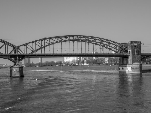 Foto el río rin en colonia